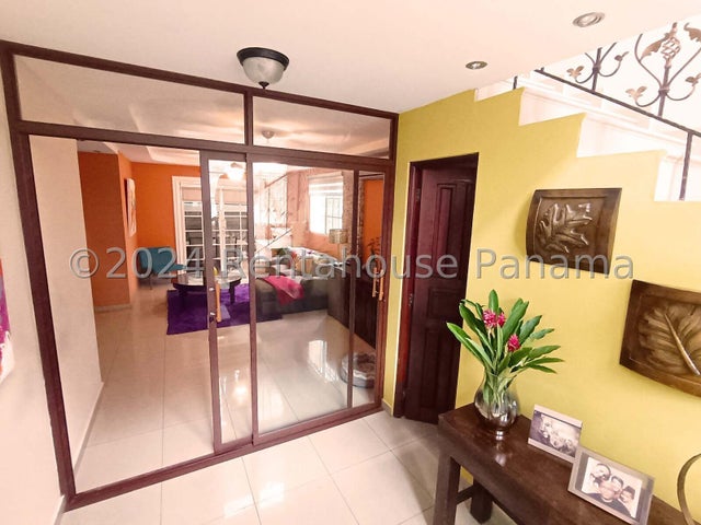 Exclusive House in Villas del Golf